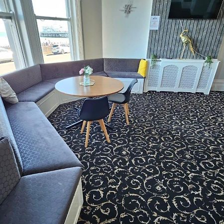Oyo Marine Parade Hotel, Eastbourne Pier Buitenkant foto